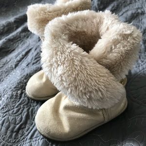 Fluffy shimmer boots